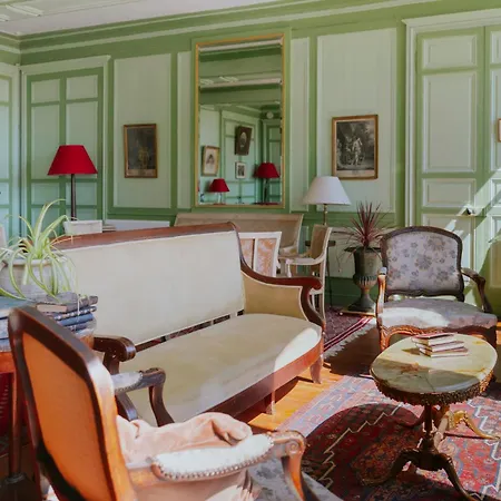 Chateau De *